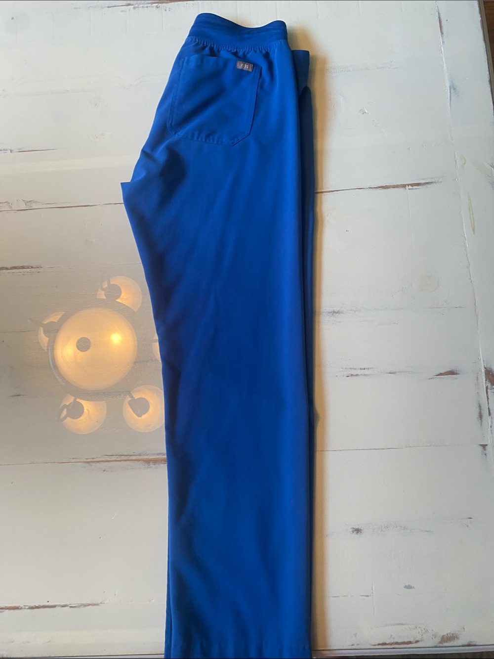 FIGS Royal Blue technical collection. petite medium.